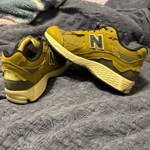 New Balance 2002R Men’s Size 9